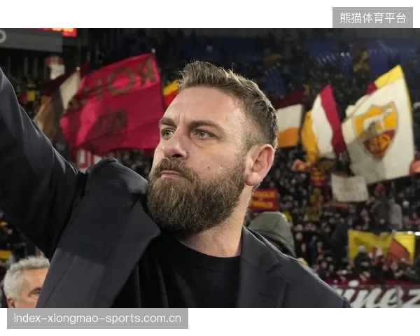 罗马球迷激情燃烧:冲进球场抗议主帅背后隐藏的真相 罗马球迷激情燃烧:冲进球场抗议主帅背后隐藏的真相